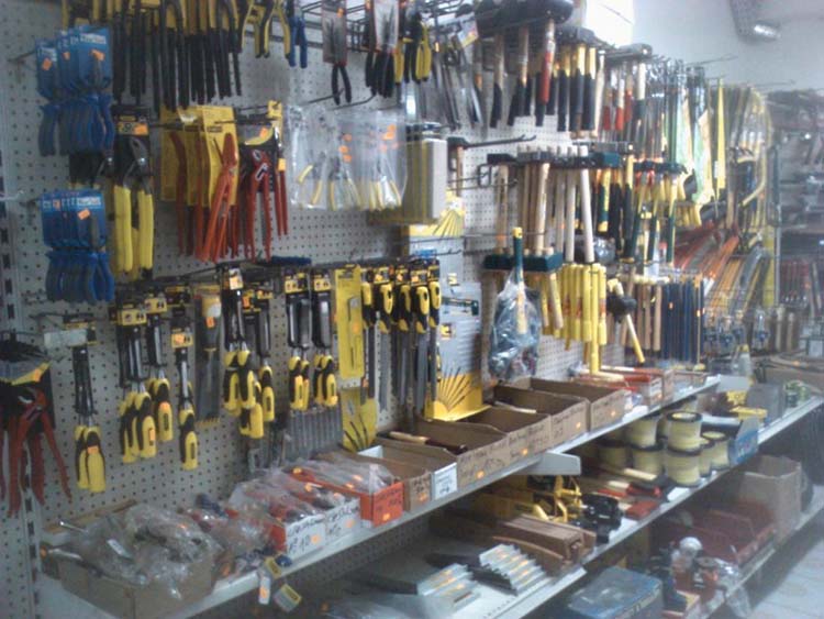 Outillage de quincaillerie La Saline