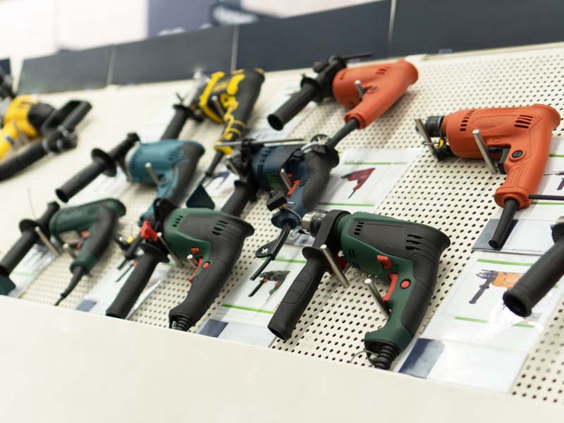 Comment choisir les bons outils dans une quincaillerie ? La Saline Les Hauts